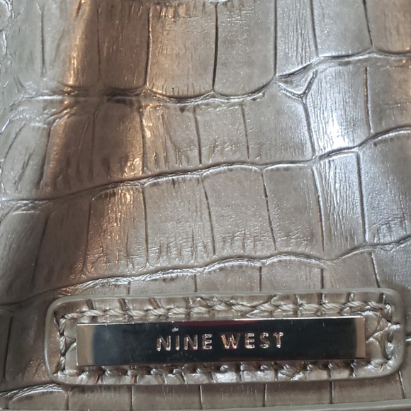 Handbag - Picture 2 of 5